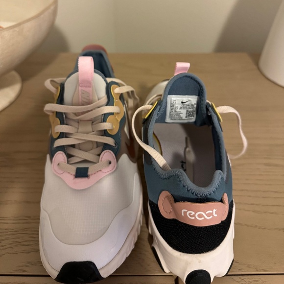 REVOVLE NIKE REACT ART3MIS RTL SNEAKER - Picture 3 of 11